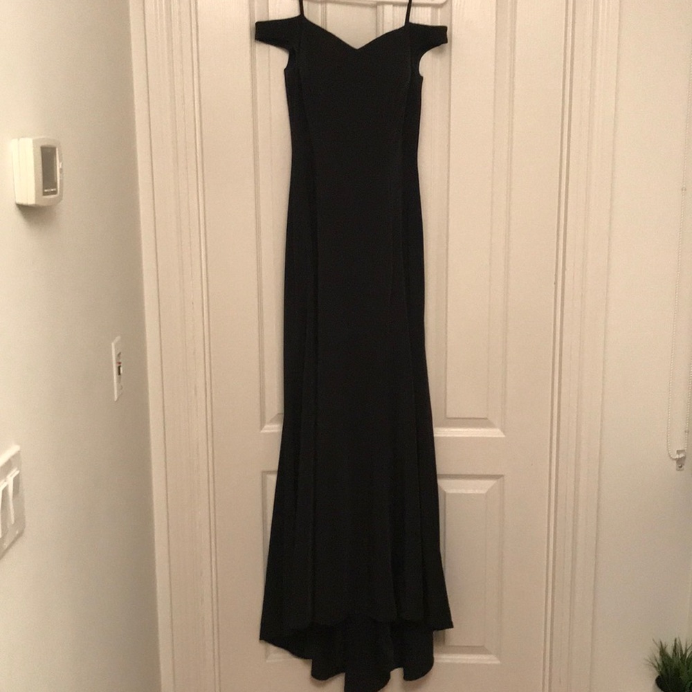 COLORS Off Shoulder Black Gown w/ Train - Picture 3 of 8